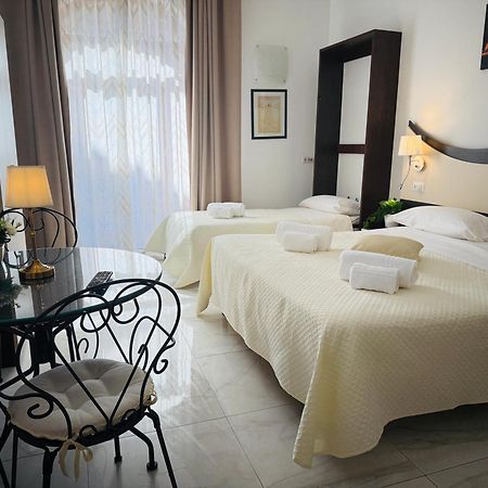 מאיורי La Maison Rose מראה חיצוני תמונה