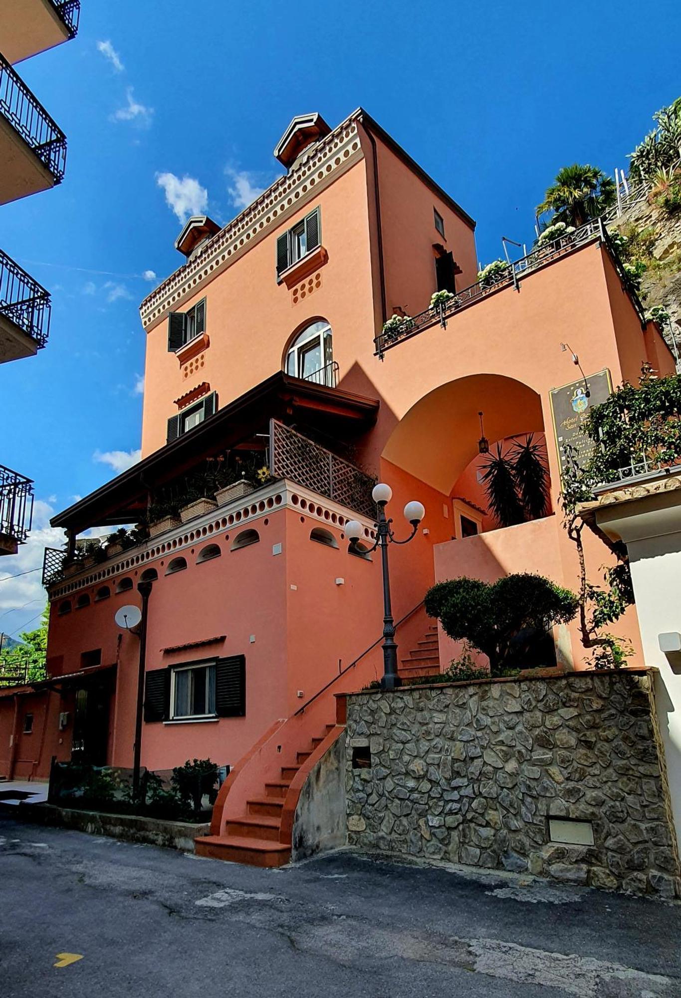 מאיורי La Maison Rose מראה חיצוני תמונה