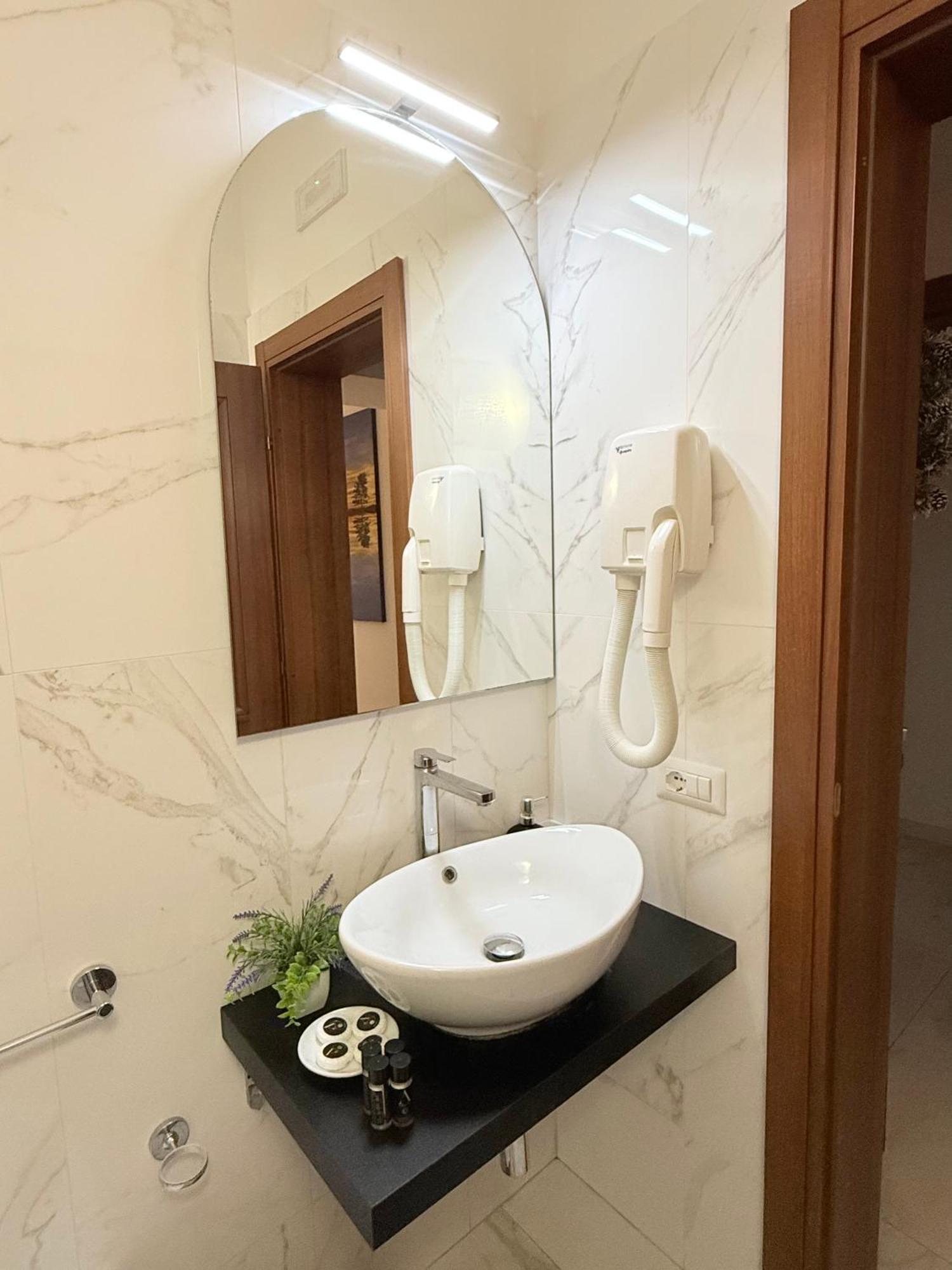 מאיורי La Maison Rose מראה חיצוני תמונה