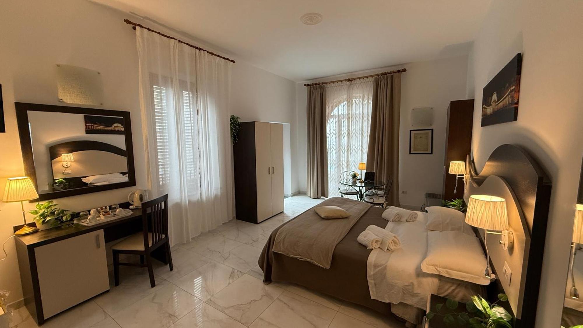 מאיורי La Maison Rose מראה חיצוני תמונה
