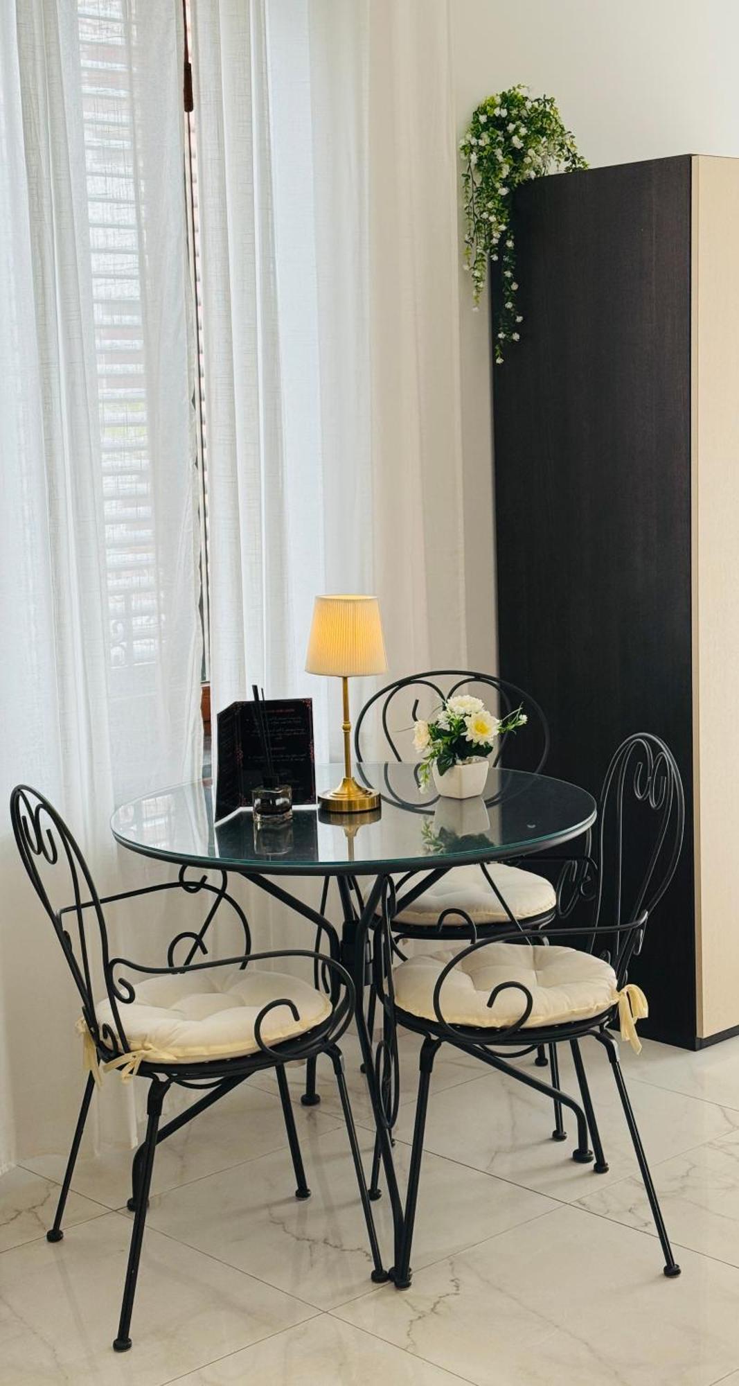 מאיורי La Maison Rose מראה חיצוני תמונה