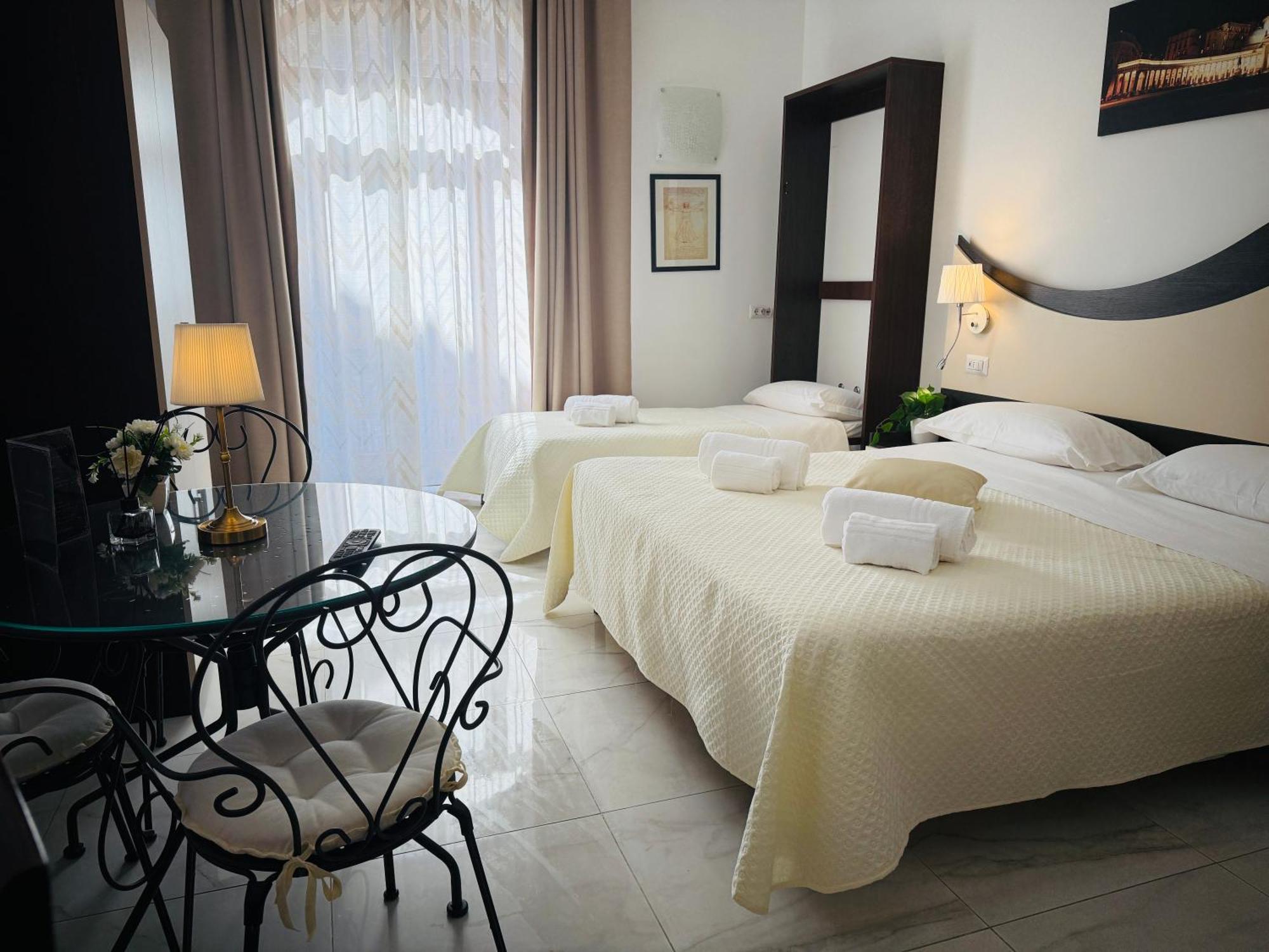 מאיורי La Maison Rose מראה חיצוני תמונה