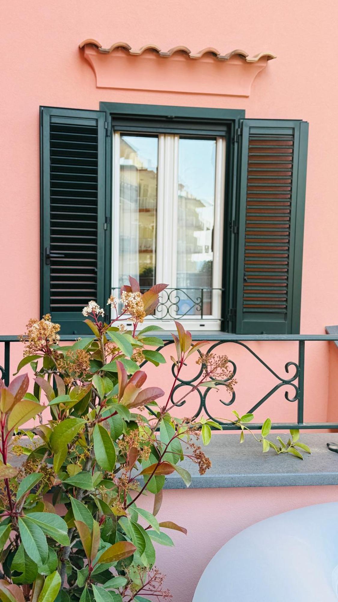 מאיורי La Maison Rose מראה חיצוני תמונה